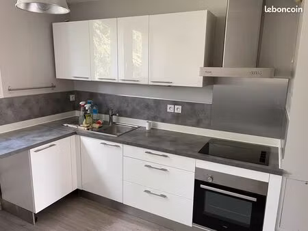 loue t5 de 84m2 au 2ème et dernier étage