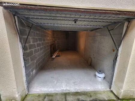 garage fermé / box fermé 15 5m2