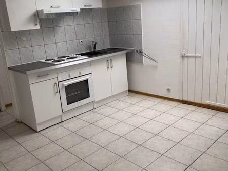 t3 dans village au calme