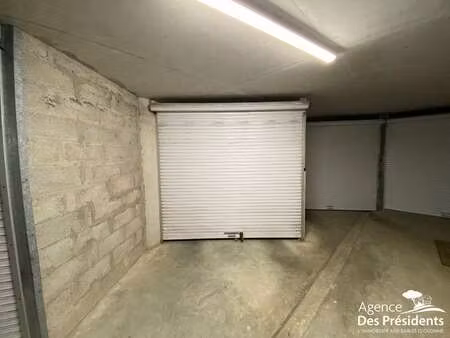 location garage box et parking aux sables-d'olonne (85100) : à louer / 15m² les sables-d'o
