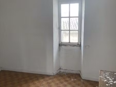 immeuble de rapport situé au coeur du village