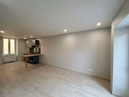 a vendre  appartement de type 3 au rez-de jardin en centre-ville de périgueux 24000