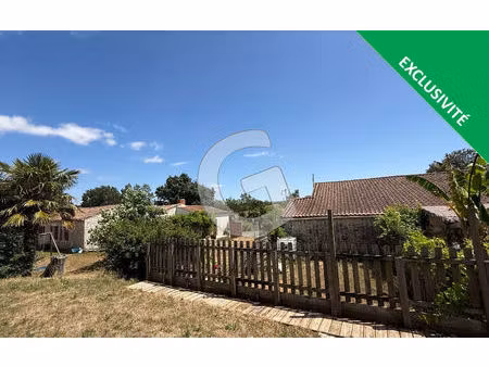 ensemble immobilier: maison 5 pieces + gite 3 pieces- à vendre lairoux