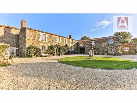 vente maison au fenouiller (85800) : à vendre / 373m² le fenouiller