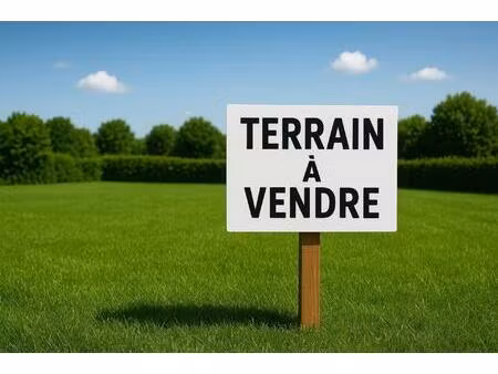 terrain constructible et viabilisé de 657m² au calme