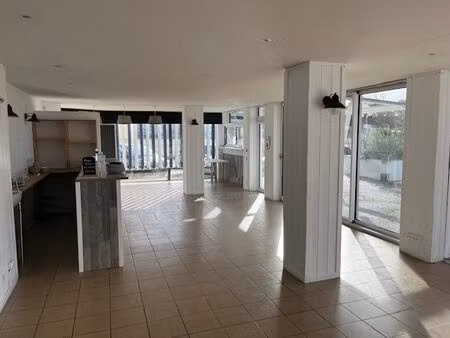 lanton  restaurant d'environ 110m² avec licence 3