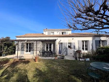 les pennes-mirabeau – maison familiale avec piscine  volumes et potentiel
