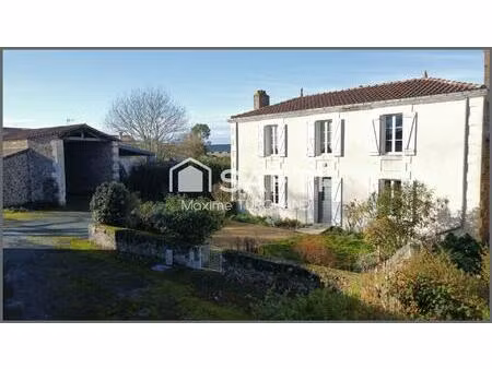 maison d'habitation 107m²  2/3 chambres  1hectare de terrain + dépendances