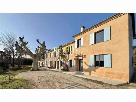 mas de 380 m² divisé en 3 logements avec piscine sur 11270m²