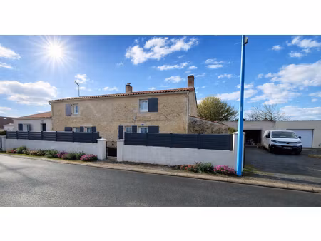 maison les magnils reigniers 210 m2