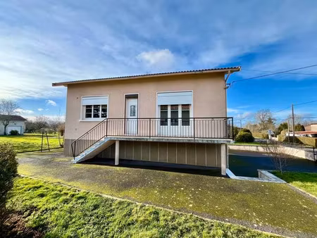 vente maison 4 pièces 81 m² à rochechouart (87600)  140 400 €