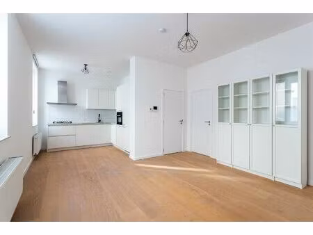 2060 - gerenoveerd 1 slaapkamer gelijkvloersappartement.