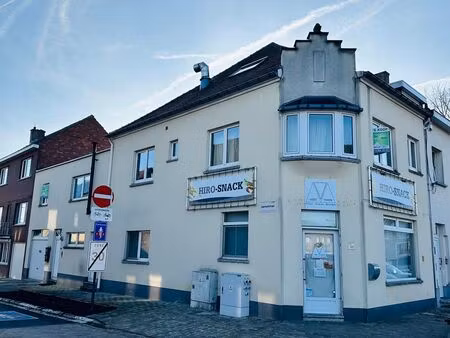 aantrekkelijke opbrengsteigendom in het hart van kuringen!