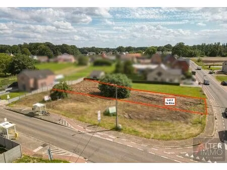 gunstig gelegen bouwgrond van 5a 63ca voor een halfopen bebouwing.