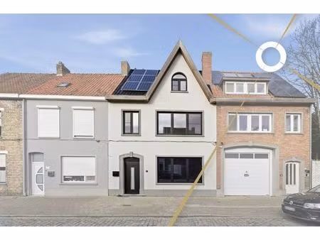 instapklare gezinswoning met 4 slaapkamers  garage en uitweg te sint-kruis!