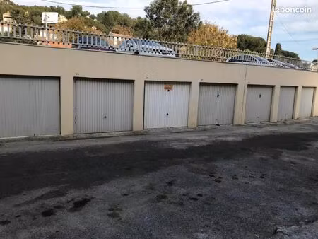 garage/box six fours les plages