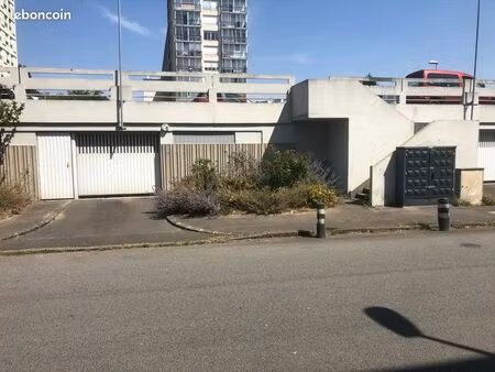 place de parking couverte – brest (2 rue du limousin)