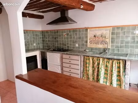 a louer maison de village à vins sur caramy