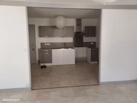 appartement 80m² à allègre