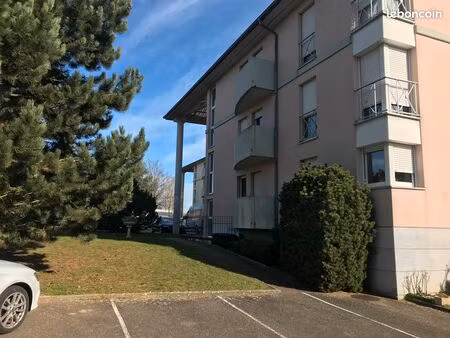 loue très beau 2 pièces de 72 m2+ balcon
