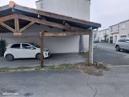 parking extérieur couvert