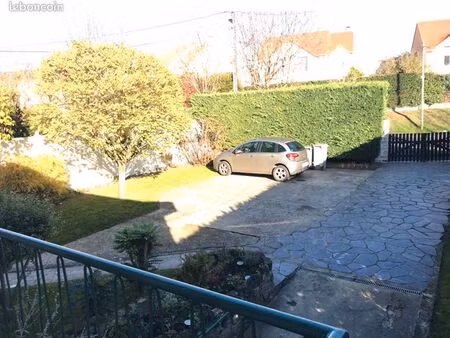 eau  gaz  edf charges compris  2p 46 m2 appartement indépendant meublé au rez-de-jardin d'