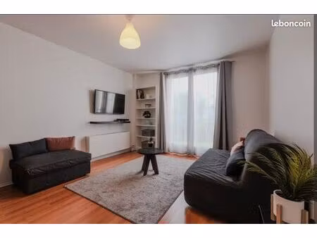 studio 32m² a louer meublé + cellier + parking