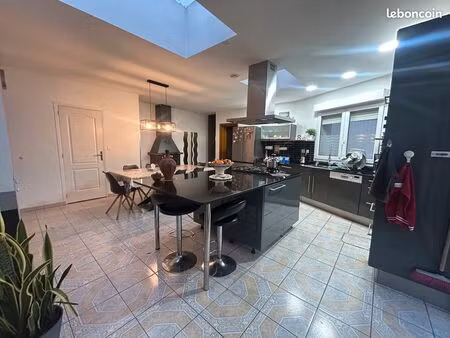 maison 160m² meublée + garage à 12min à pied du métro