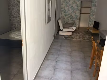 loue p3 avec cour entièrement meublé la calmette centre