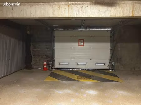 metabief  grand garage fermé dans résidence