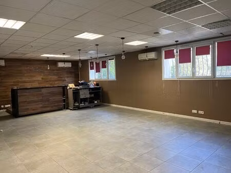 location local commercial 112m² brignoles 83170