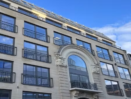 location local professionnel 285m²