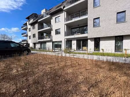gemeubeld appartement met 3 slaapkamers  terras en garage