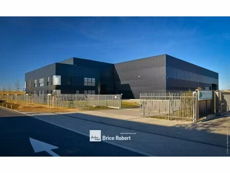 a louer - bâtiment industriel indépendant de grande hauteur équipé de ponts roulants - gen