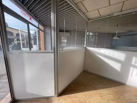 local commercial- port-grimaud de 77m2 + terrasse