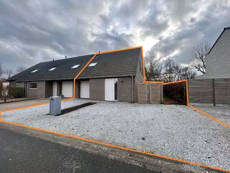 recente halfopen bebouwing met 3 slaapkamers  garage en tuin te vinkt!