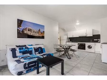 charmant 2 pièces avec balcon à cannes