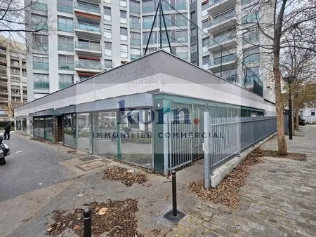 boutique (belle surface d’angle) de plain-pied – accès véhicule & 10 parkings