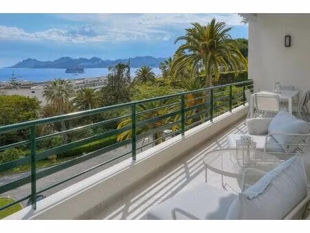 location appartement 4 pièces 95 m² à cannes (06400)
