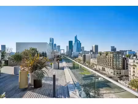 location local professionnel 440m²