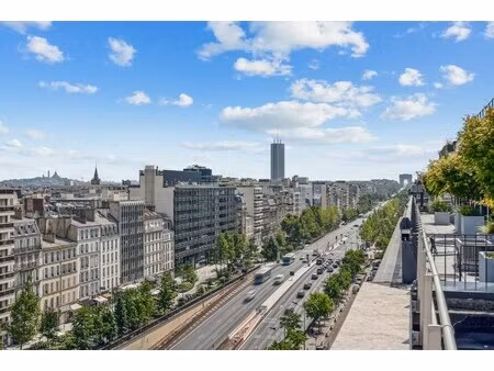 location local professionnel 940m²