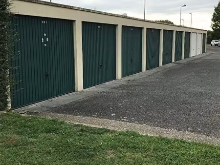 location parking st marcel 27950