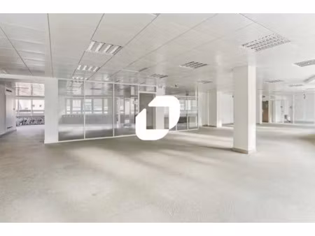 a louer  jardin/ monte-charge/ lumineux