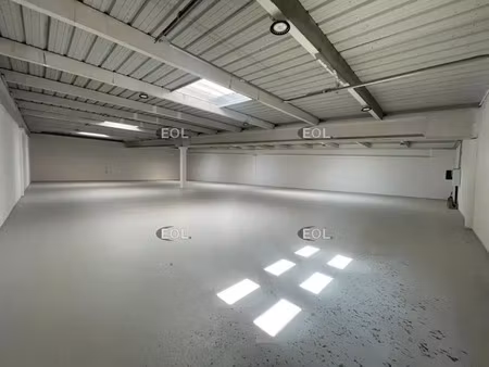 a vendre - local d'activité à 697 m² à coignères (78)