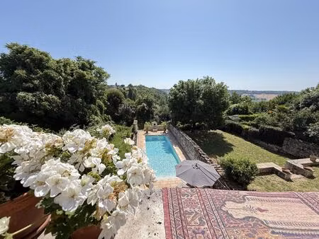 demeure de caractère au cœur d’un village charmant