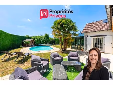 maison familiale avec piscine et véranda