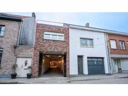 atelier met gerenoveerd appartement