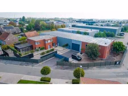 handelspand + woning op uiterst commerciële locatie.