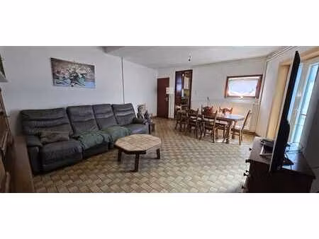 ensemble immobilier comprenant 2 habitations et 1 garage