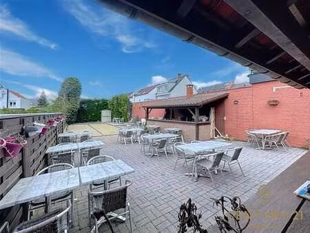 immeuble de rapport : restaurant + grand appartement